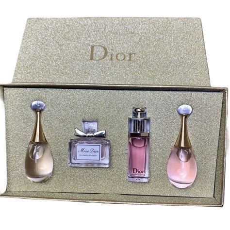 dior mini parfüm set|Dior miniature perfume gift set.